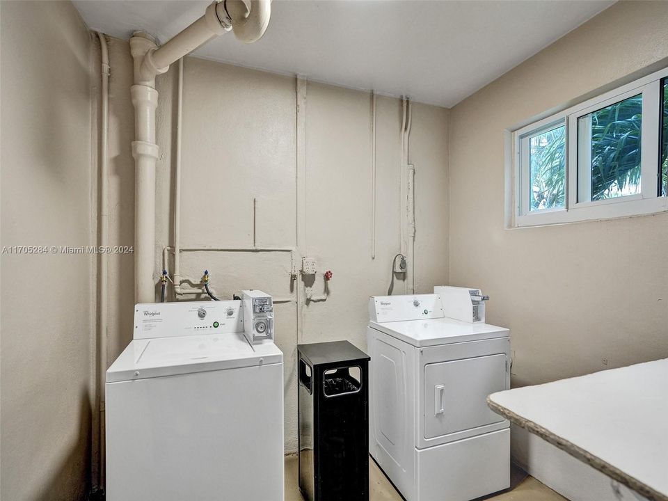 For Sale: $235,500 (2 beds, 2 baths, 961 Square Feet)