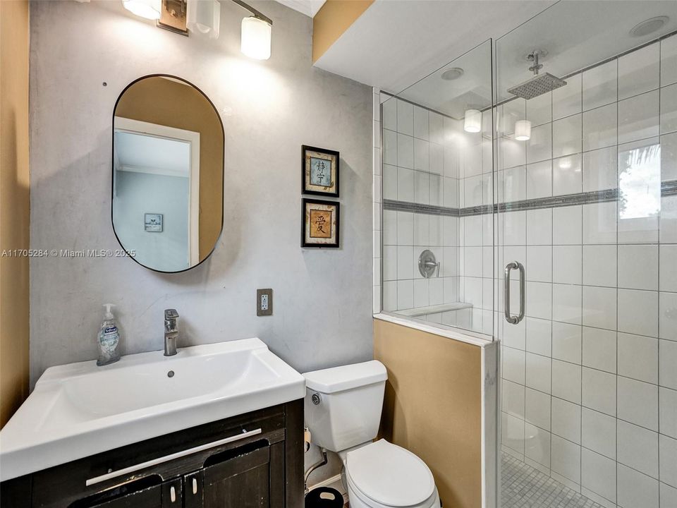 For Sale: $235,500 (2 beds, 2 baths, 961 Square Feet)