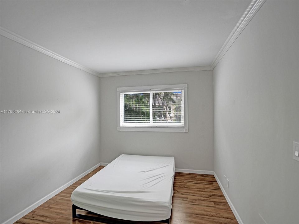 For Sale: $235,500 (2 beds, 2 baths, 961 Square Feet)