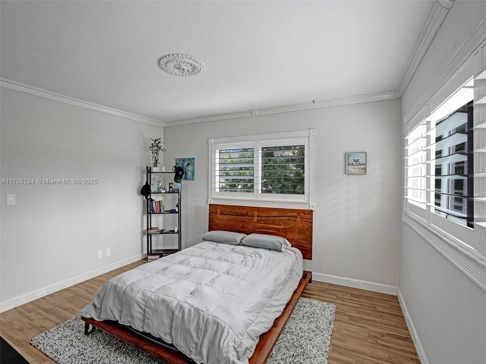 For Sale: $235,500 (2 beds, 2 baths, 961 Square Feet)