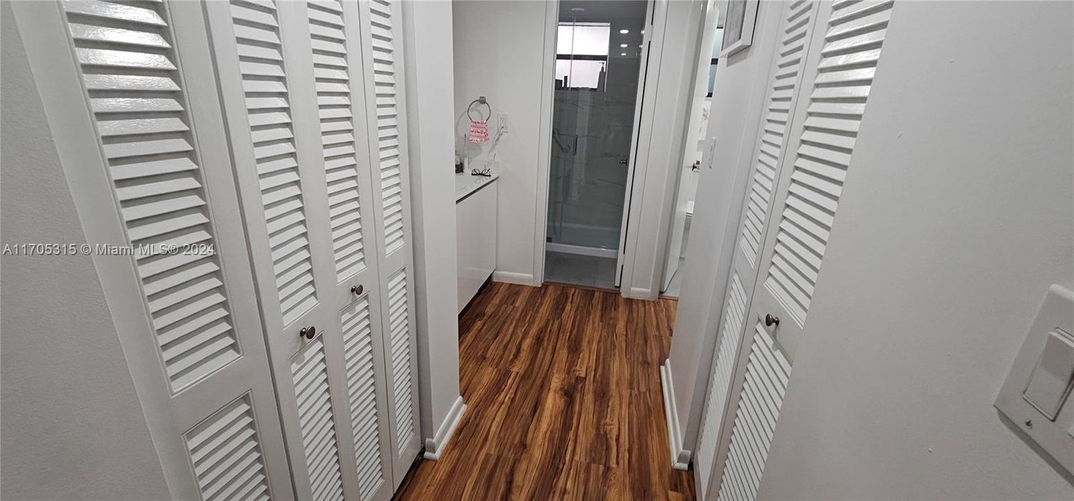 For Sale: $155,500 (1 beds, 1 baths, 773 Square Feet)