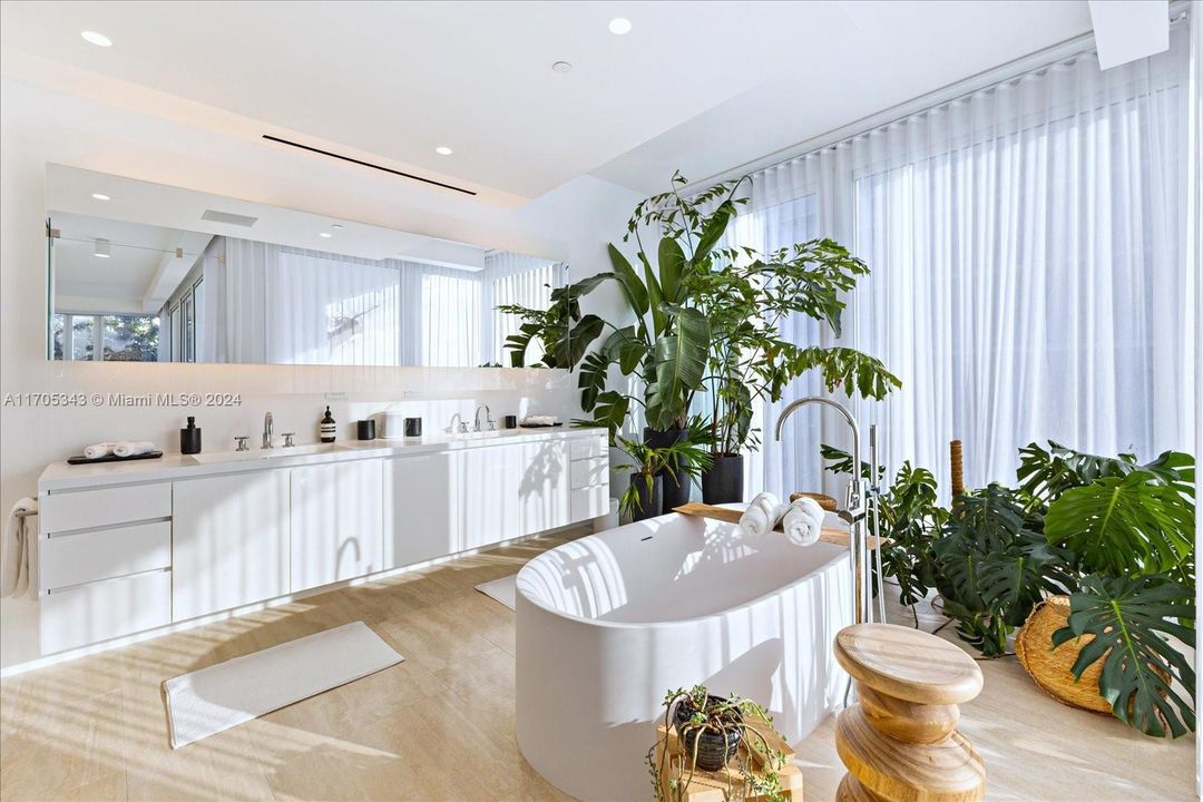 Recently Rented: $32,000 (2 beds, 2 baths, 2233 Square Feet)