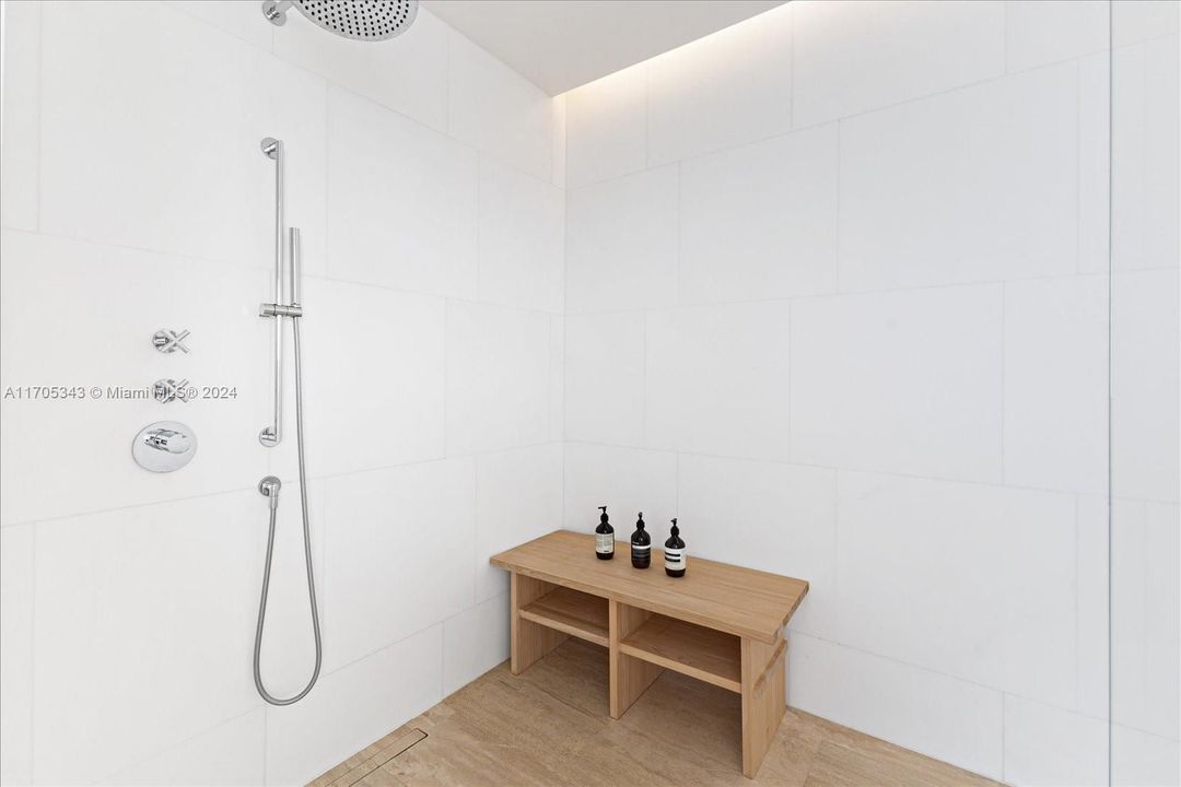 Recently Rented: $32,000 (2 beds, 2 baths, 2233 Square Feet)