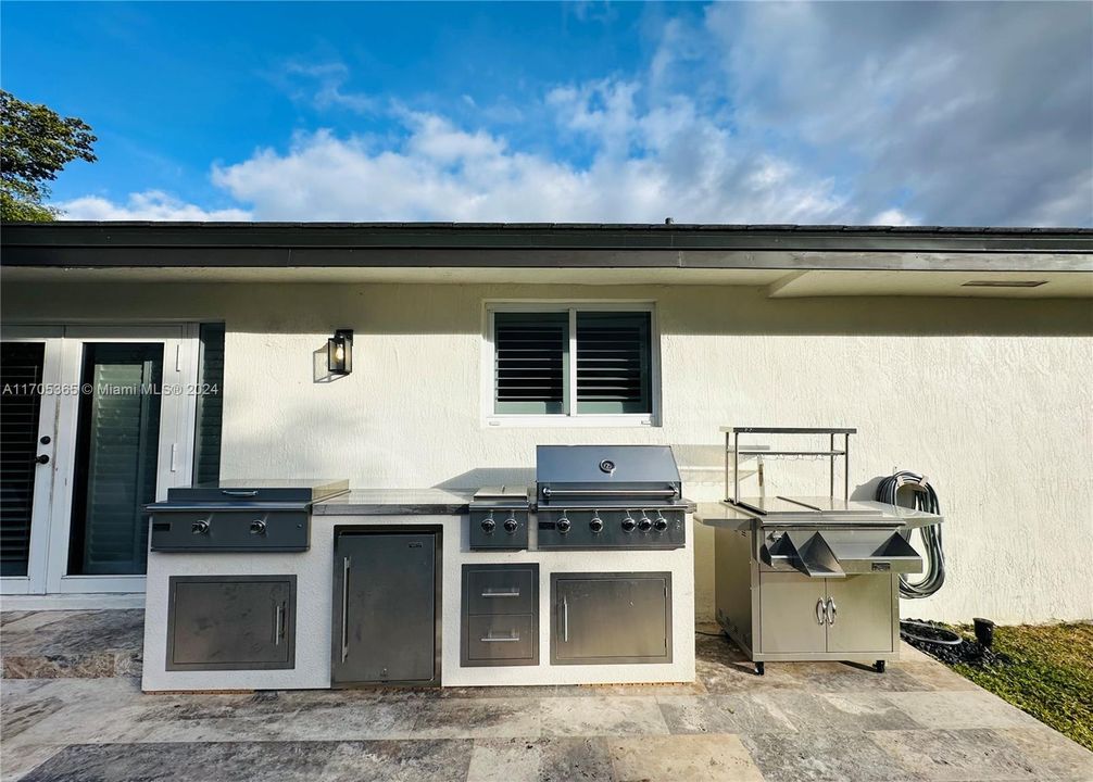 outdoor kitchen