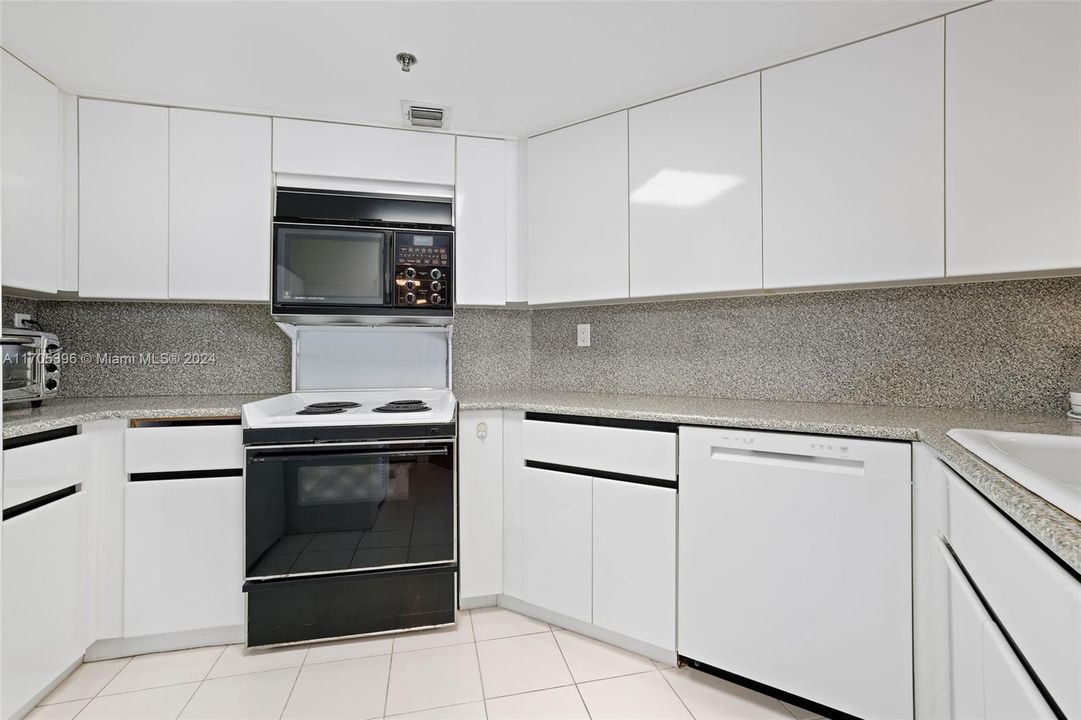 Недавно арендовано: $3,300 (2 спален, 2 ванн, 1020 Квадратных фут)