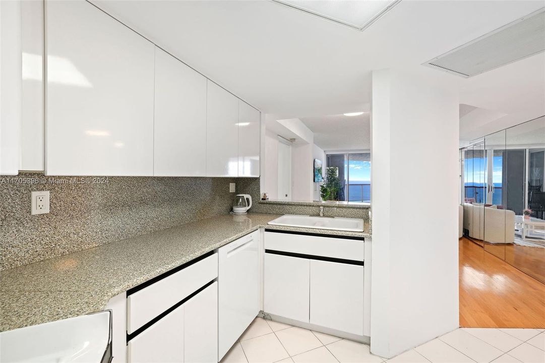 Недавно арендовано: $3,300 (2 спален, 2 ванн, 1020 Квадратных фут)