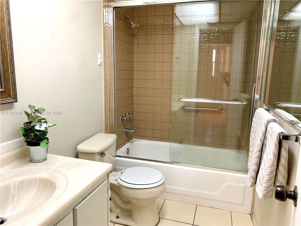 For Rent: $1,500 (1 beds, 1 baths, 810 Square Feet)