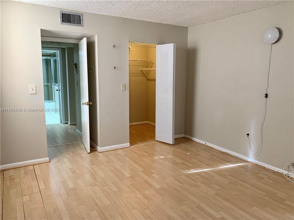 For Rent: $1,500 (1 beds, 1 baths, 810 Square Feet)