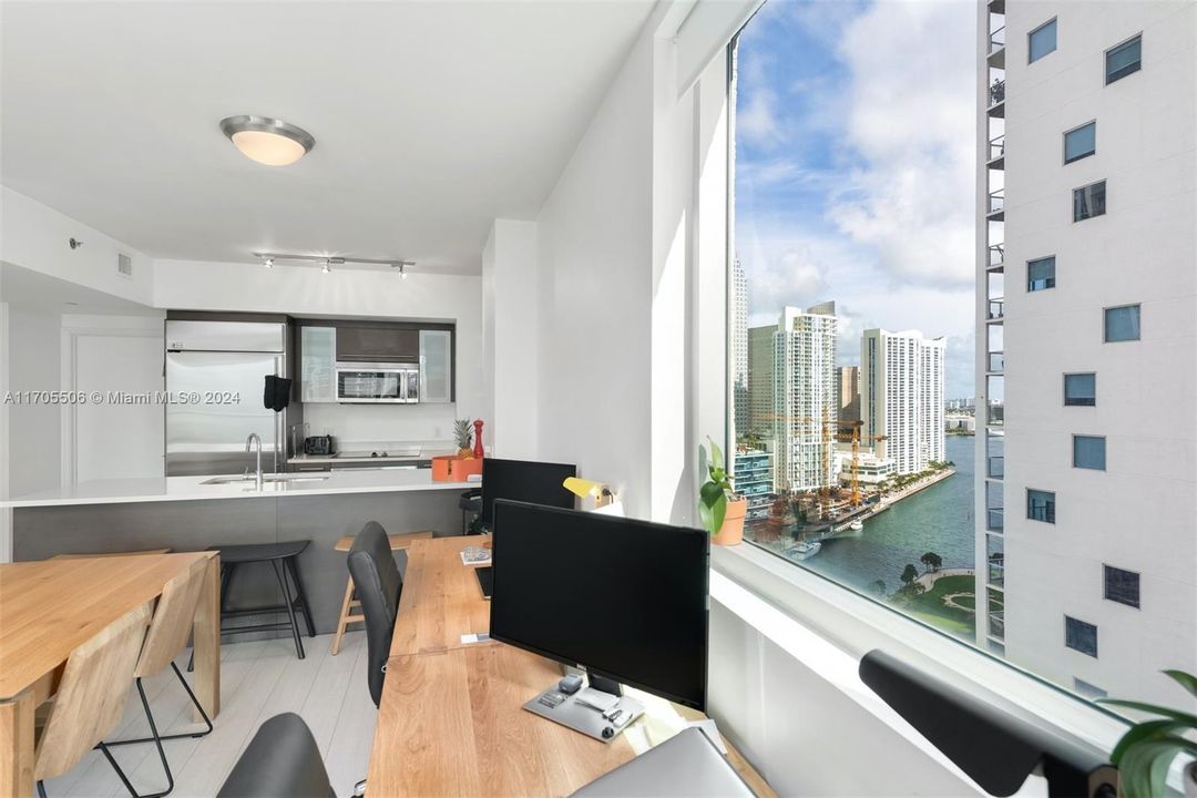 For Sale: $699,000 (2 beds, 2 baths, 1200 Square Feet)