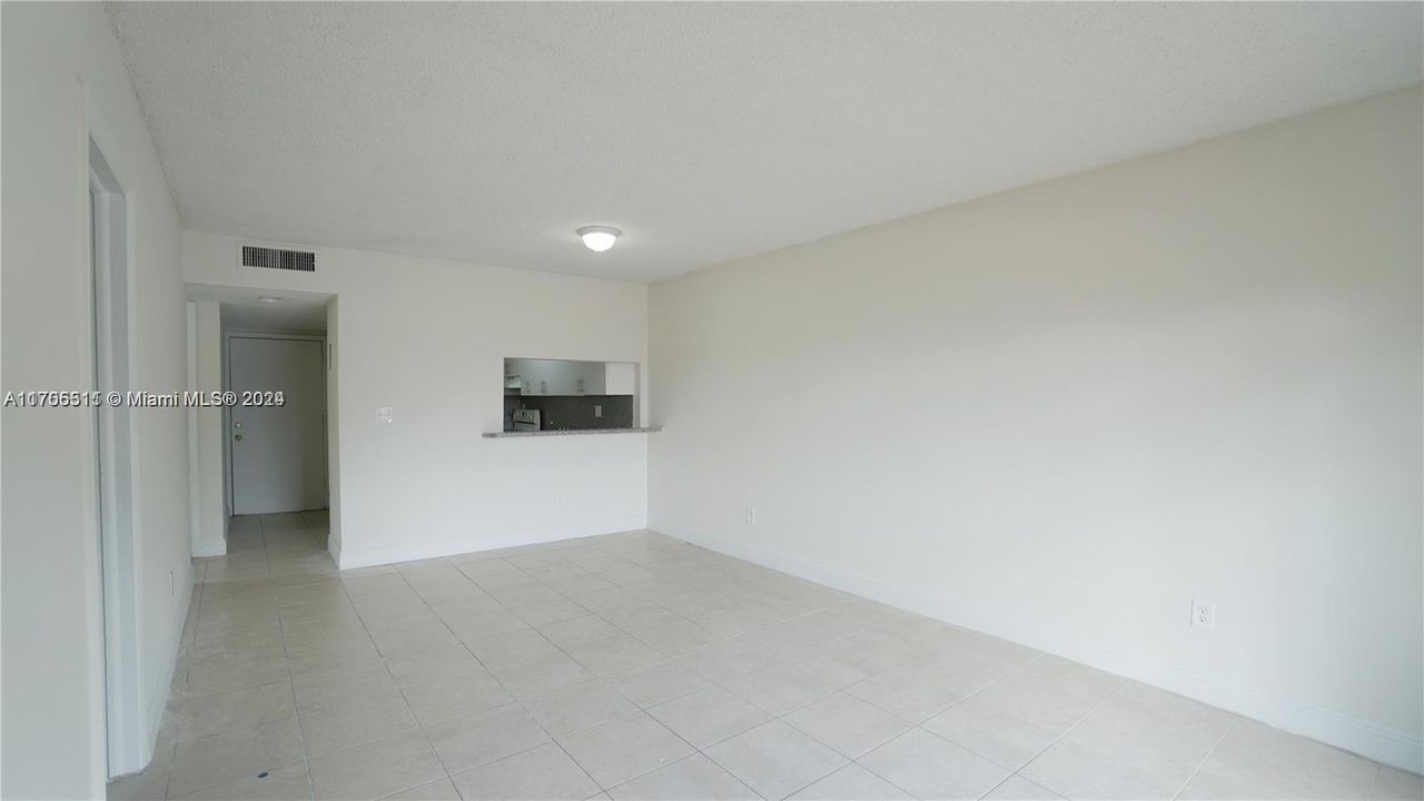 Active With Contract: $2,100 (2 beds, 2 baths, 840 Square Feet)