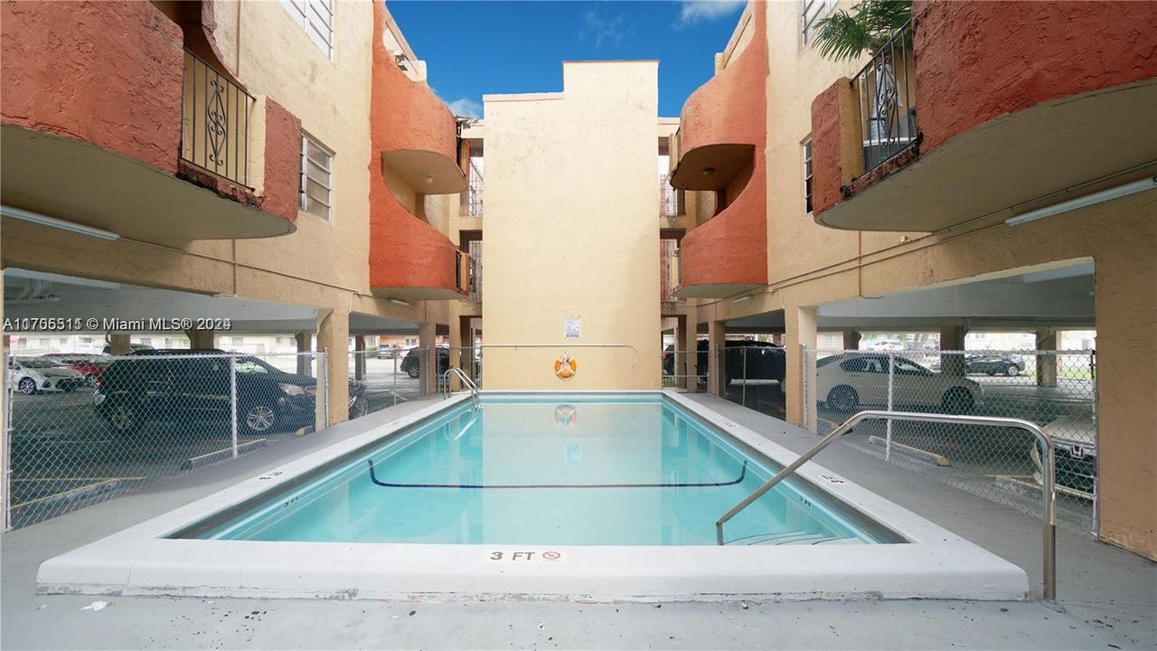 Active With Contract: $2,100 (2 beds, 2 baths, 840 Square Feet)