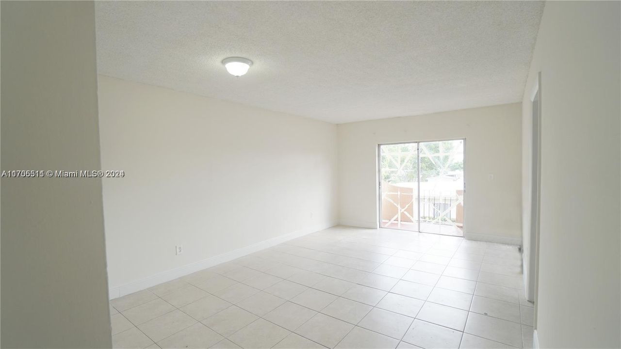 Active With Contract: $2,100 (2 beds, 2 baths, 840 Square Feet)