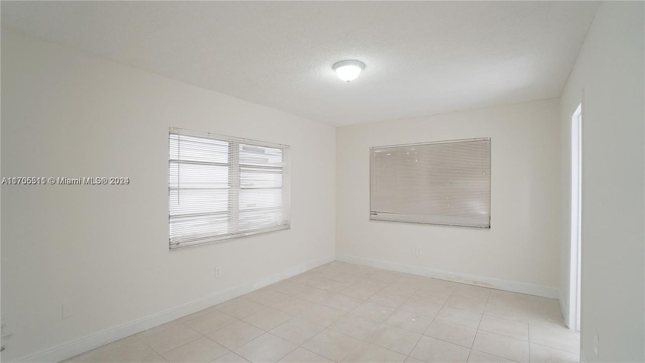 Active With Contract: $2,100 (2 beds, 2 baths, 840 Square Feet)