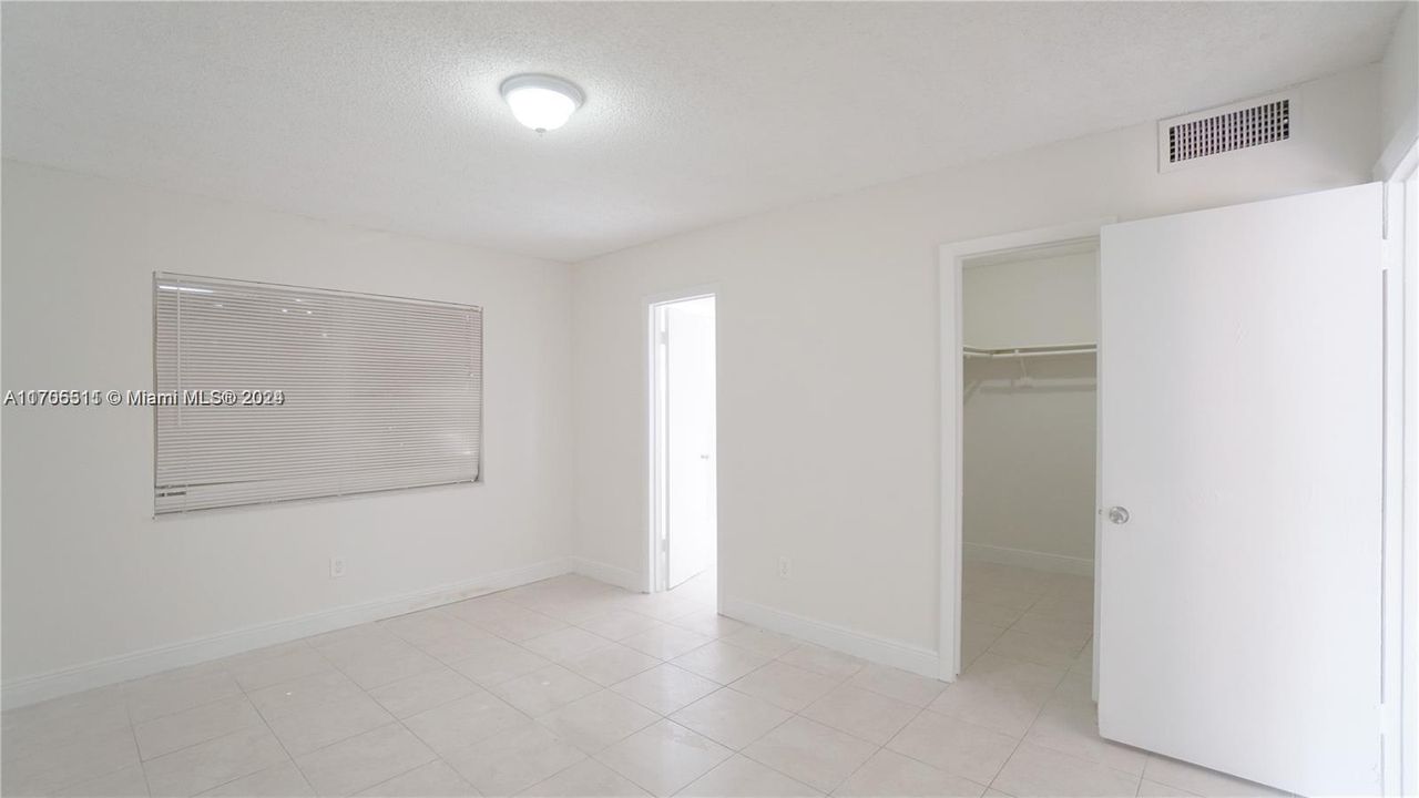 Active With Contract: $2,100 (2 beds, 2 baths, 840 Square Feet)