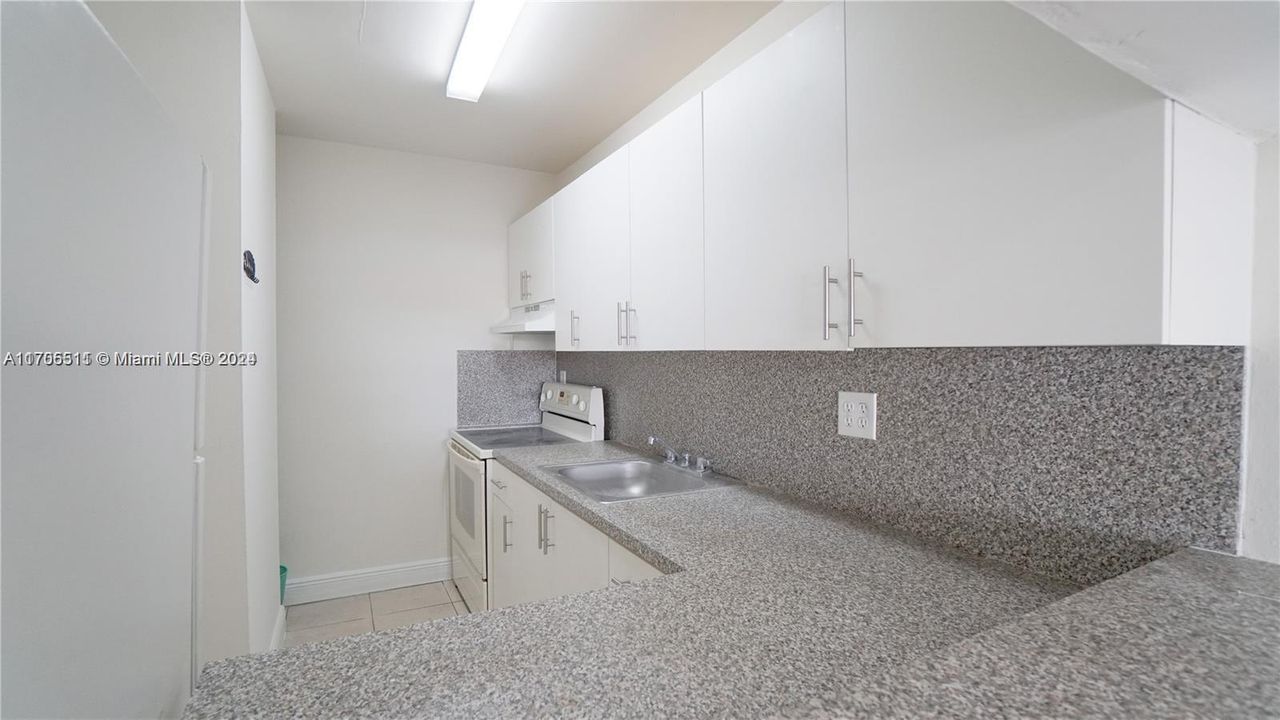 Active With Contract: $2,100 (2 beds, 2 baths, 840 Square Feet)