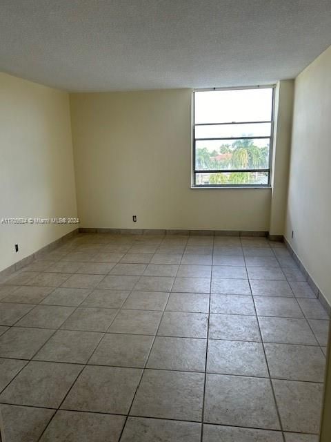 For Sale: $209,500 (1 beds, 1 baths, 803 Square Feet)