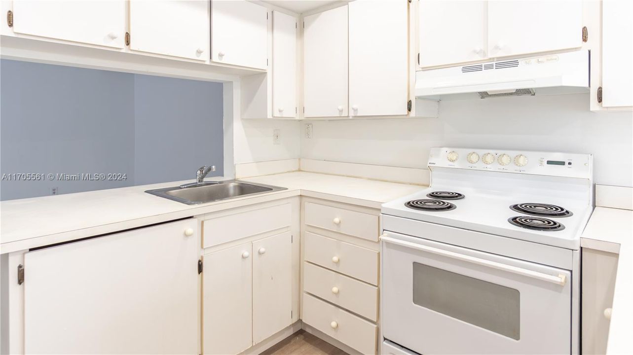 Active With Contract: $2,350 (3 beds, 2 baths, 1630 Square Feet)