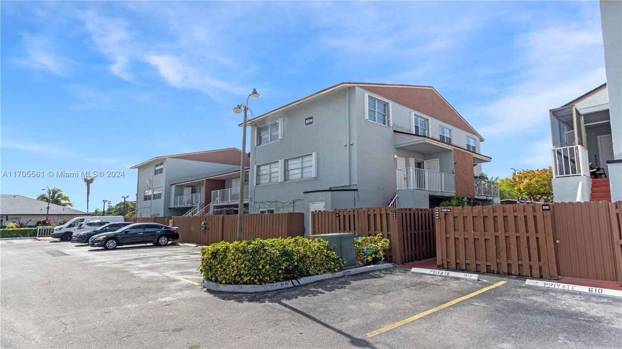 Active With Contract: $2,350 (3 beds, 2 baths, 1630 Square Feet)