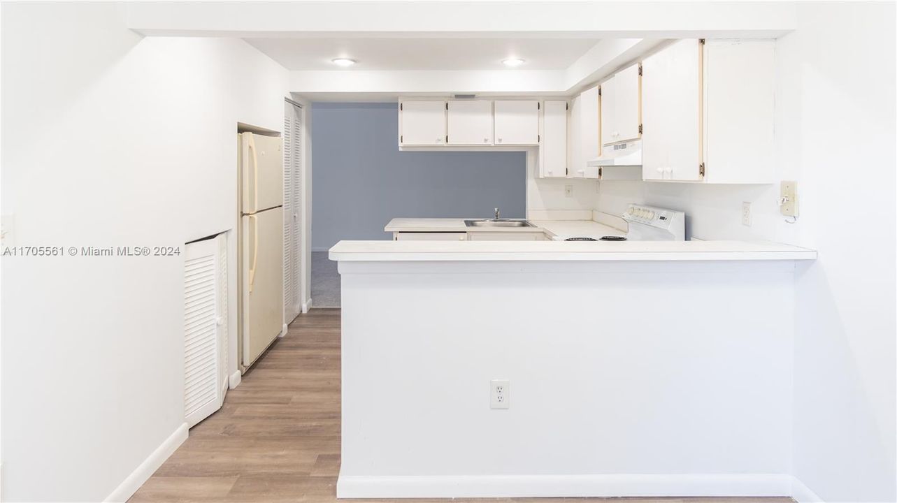 Active With Contract: $2,350 (3 beds, 2 baths, 1630 Square Feet)