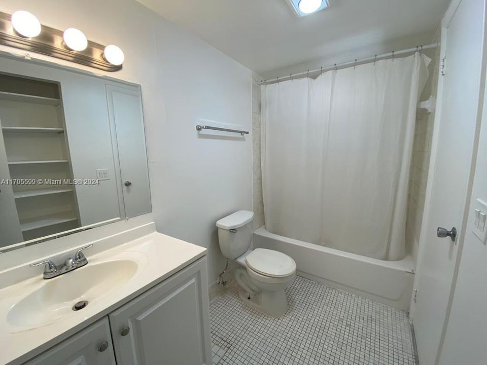 For Sale: $165,000 (1 beds, 1 baths, 840 Square Feet)