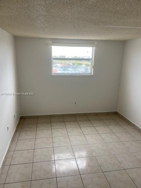 For Sale: $189,000 (1 beds, 1 baths, 600 Square Feet)