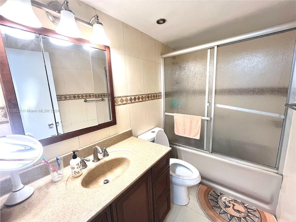 For Sale: $430,000 (1 beds, 1 baths, 790 Square Feet)