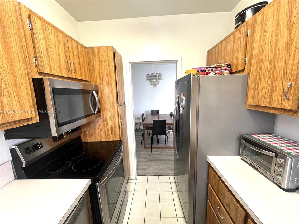 For Sale: $430,000 (1 beds, 1 baths, 790 Square Feet)