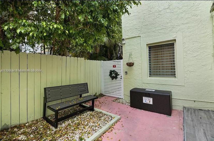 For Rent: $1,900 (1 beds, 1 baths, 400 Square Feet)