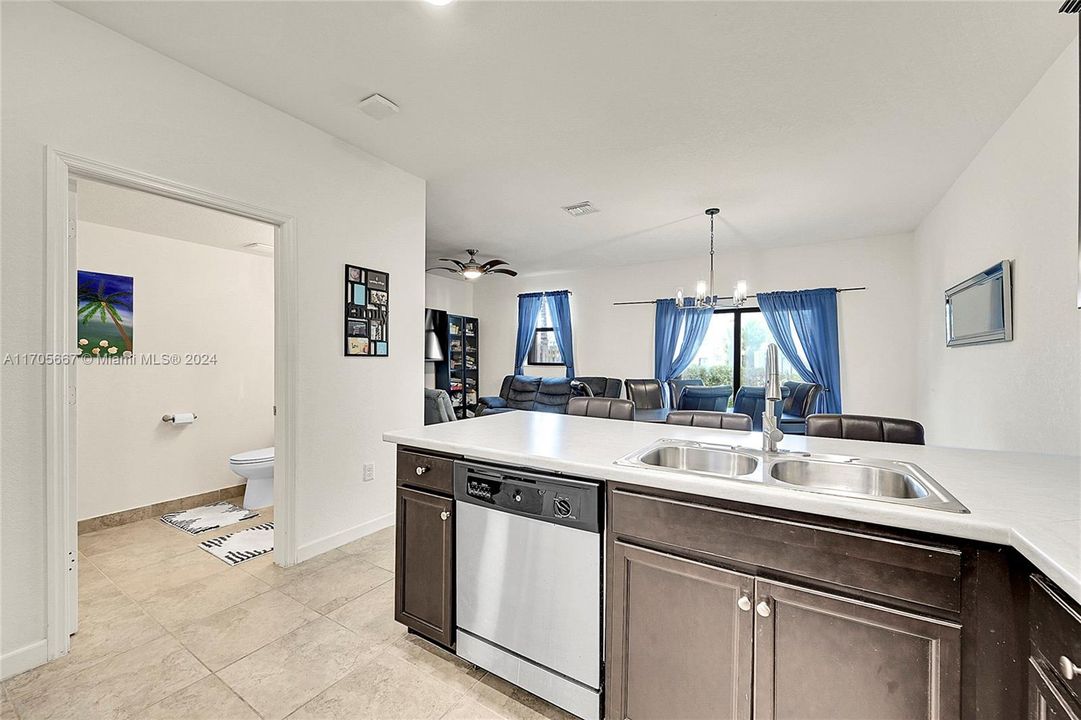 For Sale: $479,900 (3 beds, 2 baths, 1642 Square Feet)