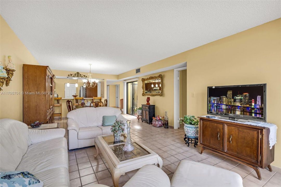 For Sale: $445,000 (2 beds, 2 baths, 1458 Square Feet)