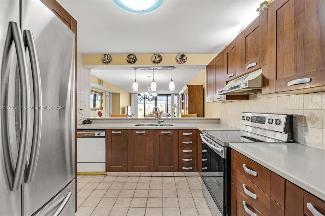 For Sale: $445,000 (2 beds, 2 baths, 1458 Square Feet)