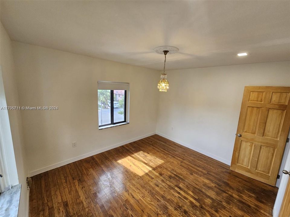 Active With Contract: $2,600 (2 beds, 1 baths, 1708 Square Feet)