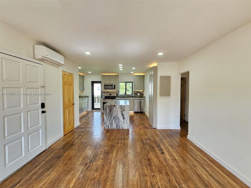 Active With Contract: $2,600 (2 beds, 1 baths, 1708 Square Feet)