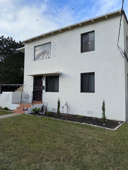 Active With Contract: $2,600 (2 beds, 1 baths, 1708 Square Feet)