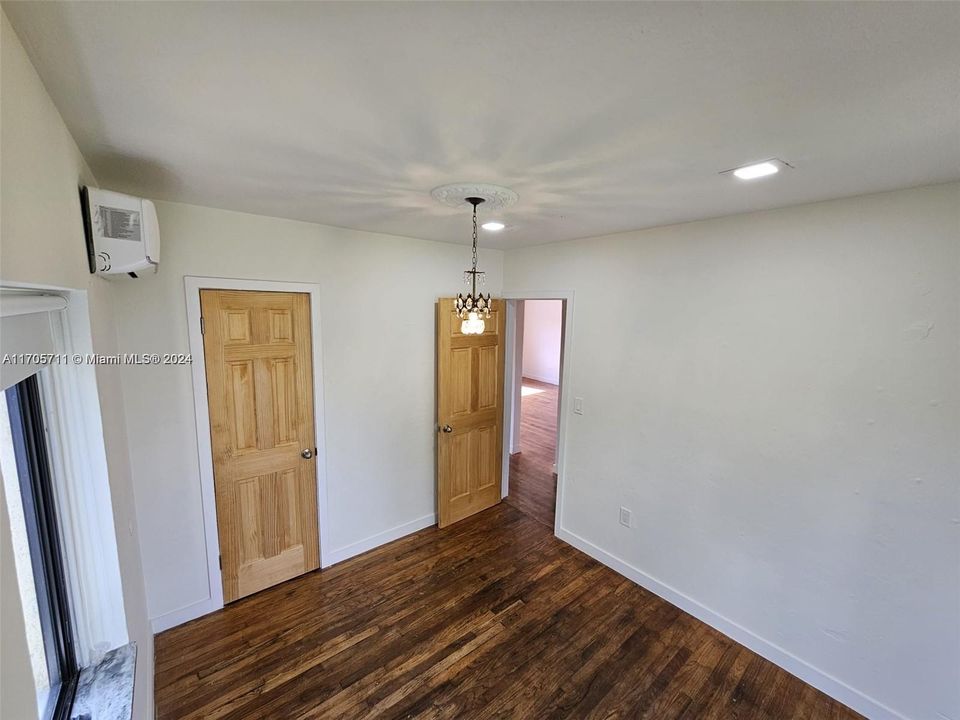 Active With Contract: $2,600 (2 beds, 1 baths, 1708 Square Feet)