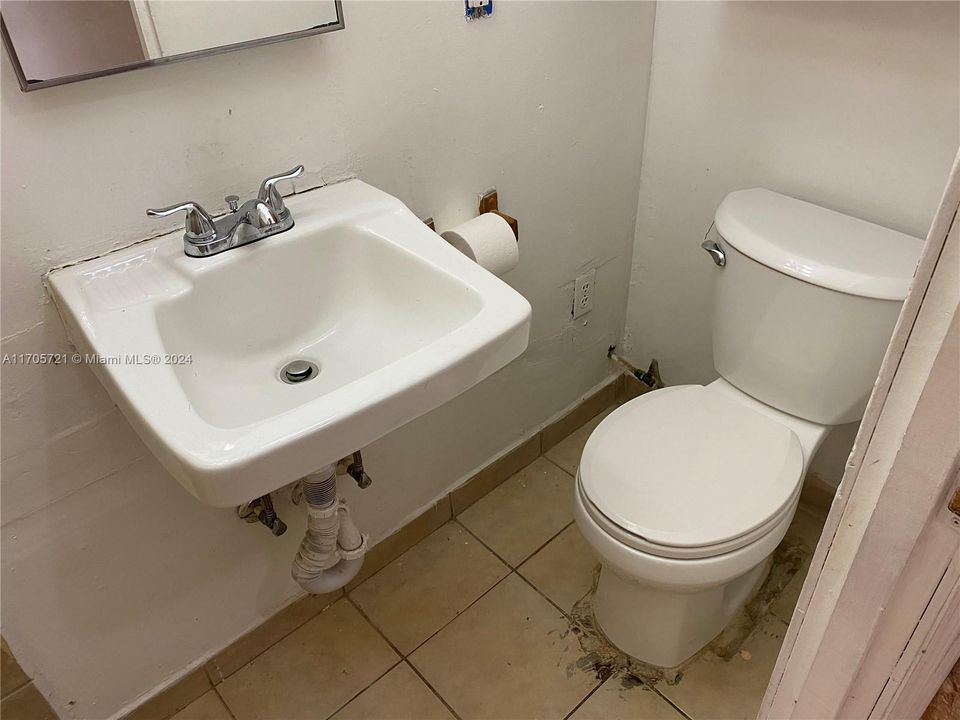 For Rent: $1,300 (1 beds, 1 baths, 2602 Square Feet)