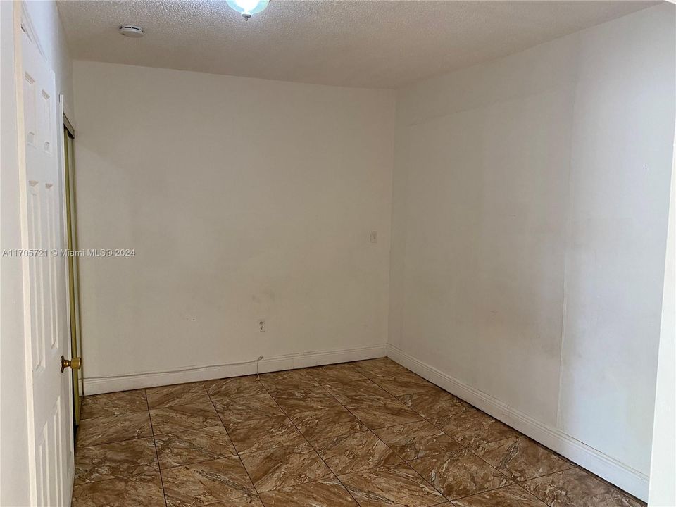 For Rent: $1,300 (1 beds, 1 baths, 2602 Square Feet)