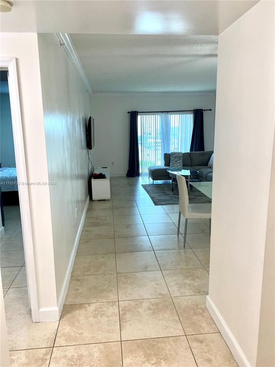 For Sale: $337,000 (1 beds, 1 baths, 803 Square Feet)