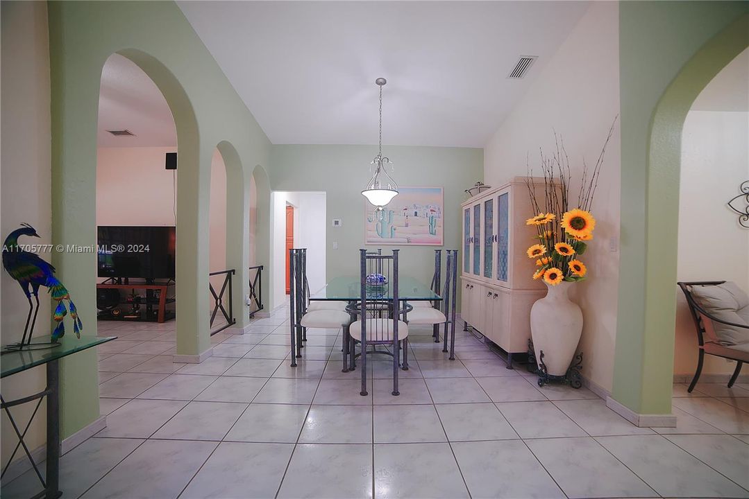 En Venta: $734,890 (3 camas, 2 baños, 1913 Pies cuadrados)