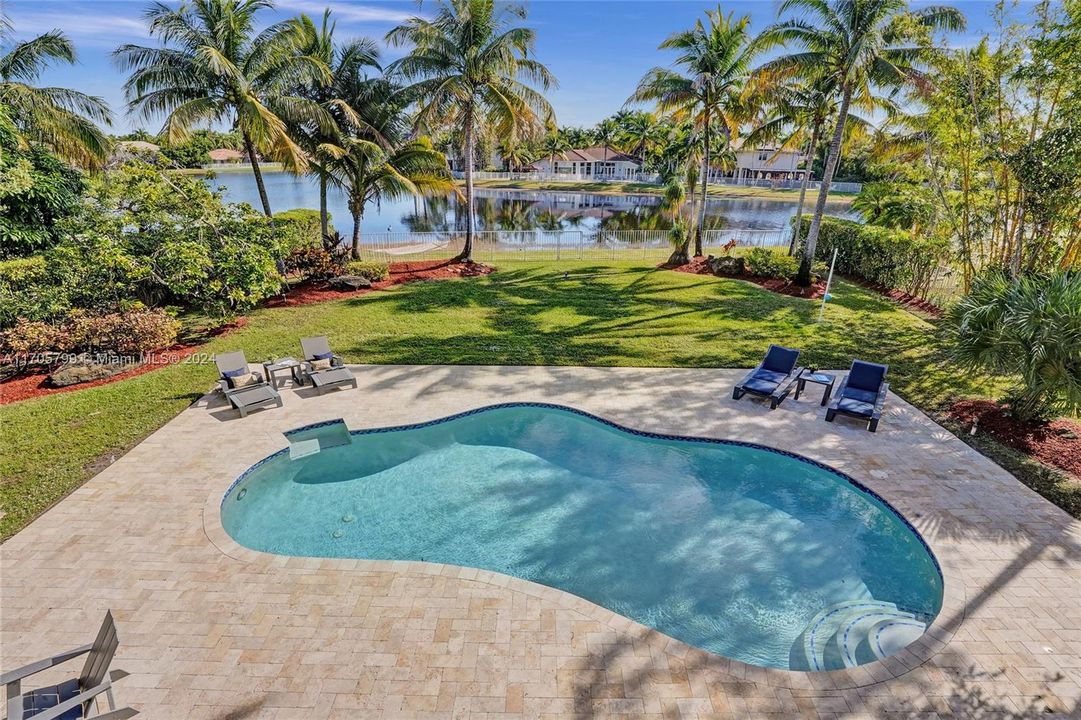 Lush landscaping, lakeview and tiki-hut with summer kitchen