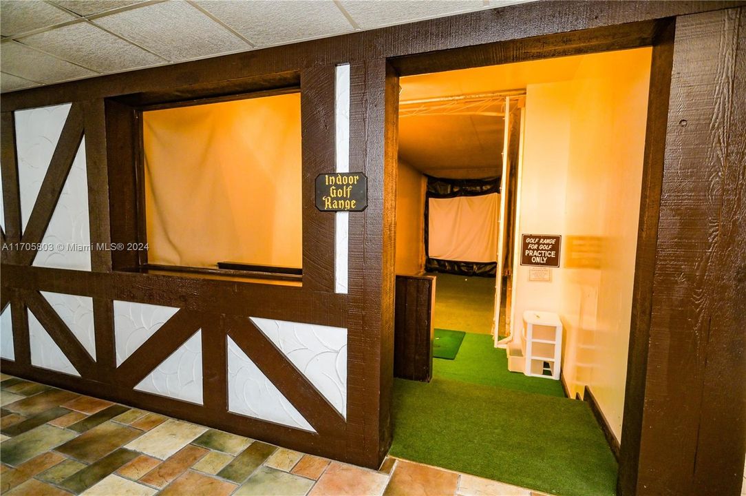 Indoor Golf Range