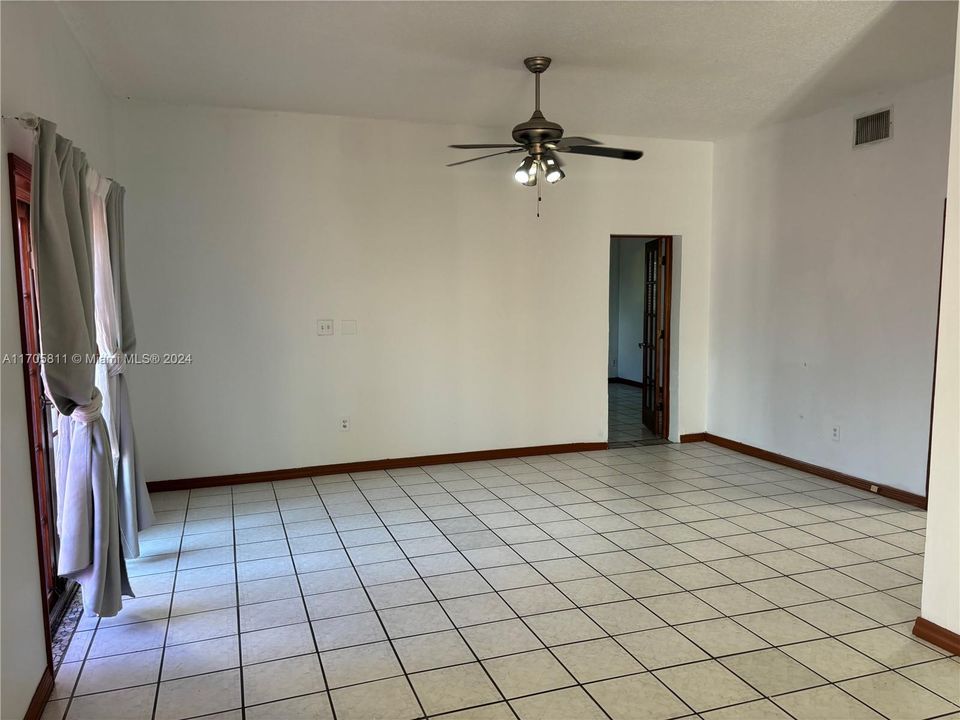 For Rent: $4,000 (4 beds, 2 baths, 568 Square Feet)