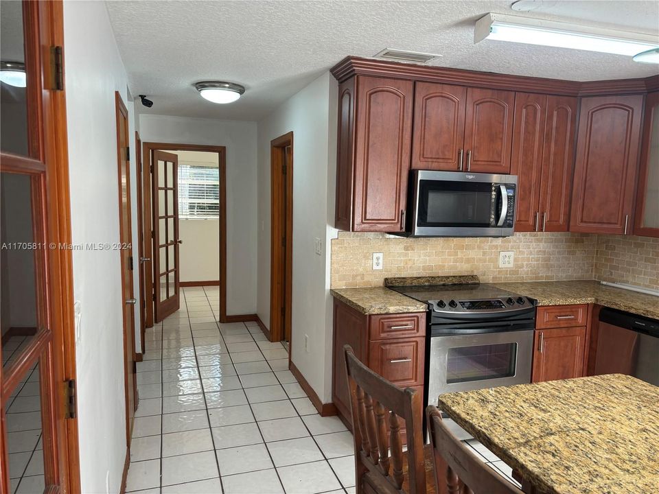 For Rent: $4,000 (4 beds, 2 baths, 568 Square Feet)