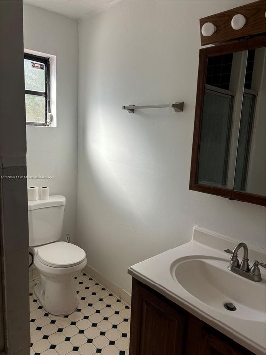 For Rent: $4,000 (4 beds, 2 baths, 568 Square Feet)