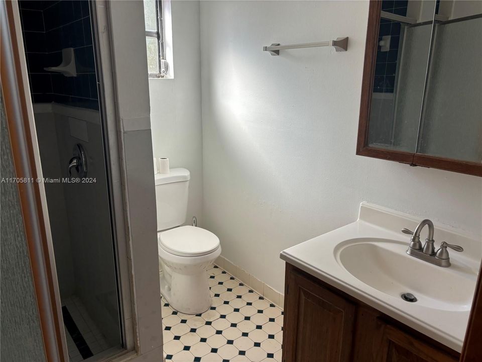 For Rent: $4,000 (4 beds, 2 baths, 568 Square Feet)