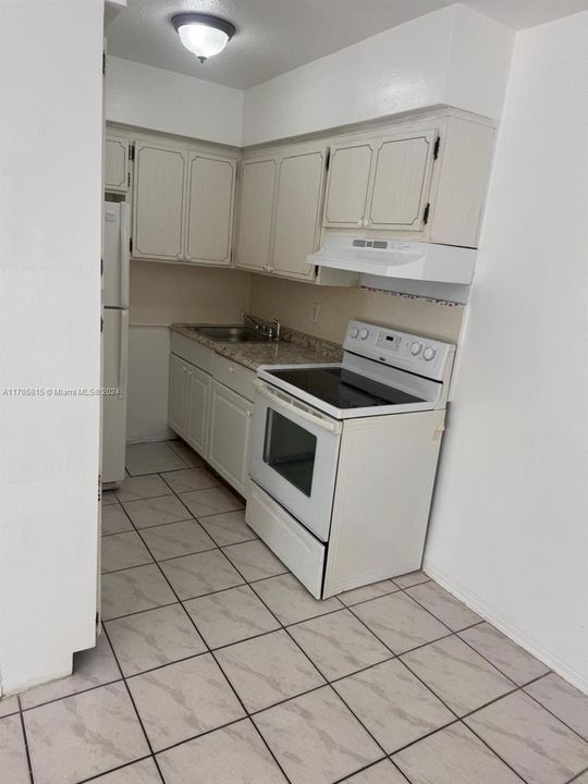 For Rent: $1,600 (1 beds, 1 baths, 9468 Square Feet)