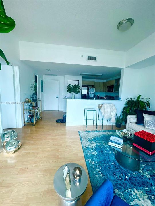 For Rent: $2,550 (1 beds, 1 baths, 679 Square Feet)