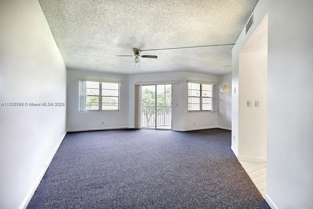 Active With Contract: $1,650 (1 beds, 1 baths, 840 Square Feet)