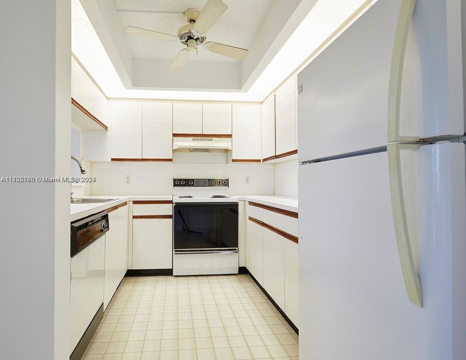 Active With Contract: $1,650 (1 beds, 1 baths, 840 Square Feet)