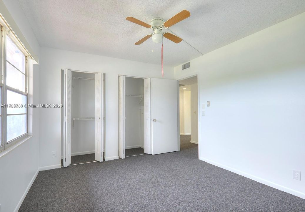 Active With Contract: $1,650 (1 beds, 1 baths, 840 Square Feet)